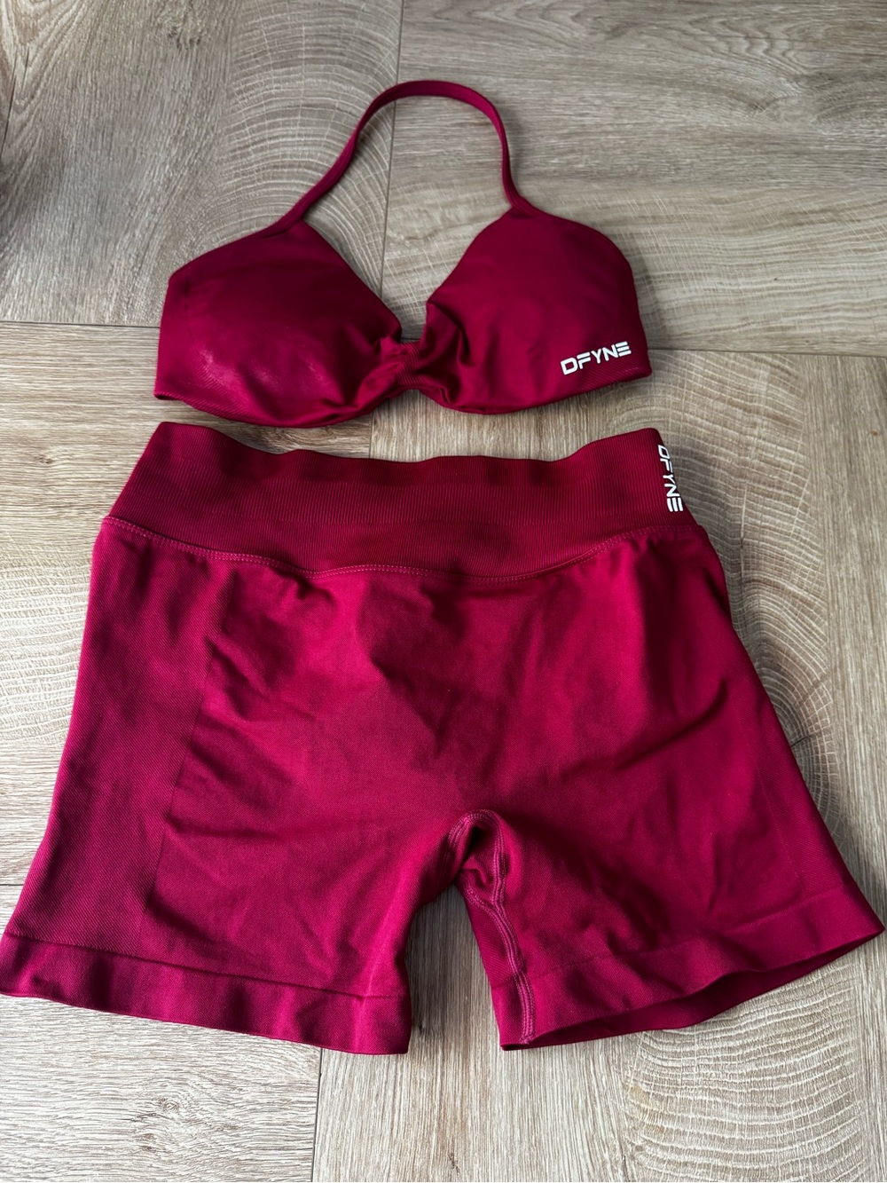 DFYNE crimson set size L